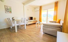 Apartments Chilla ***